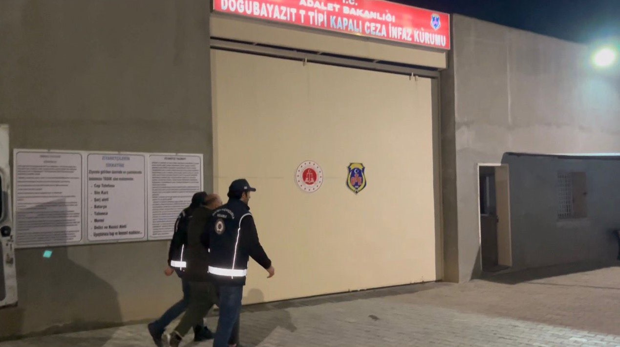 Ağrı’da 10 düzensiz göçmen yakalandı, 3 organizatör tutuklandı