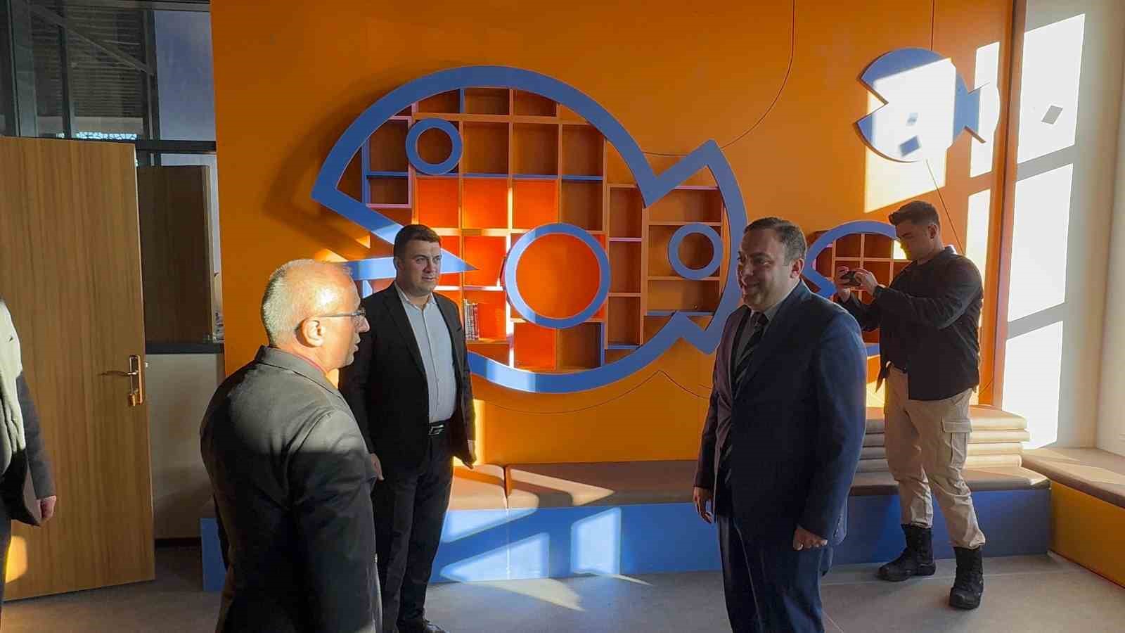 Patnos’ta modern halk kütüphanesi açılışa hazırlanıyor