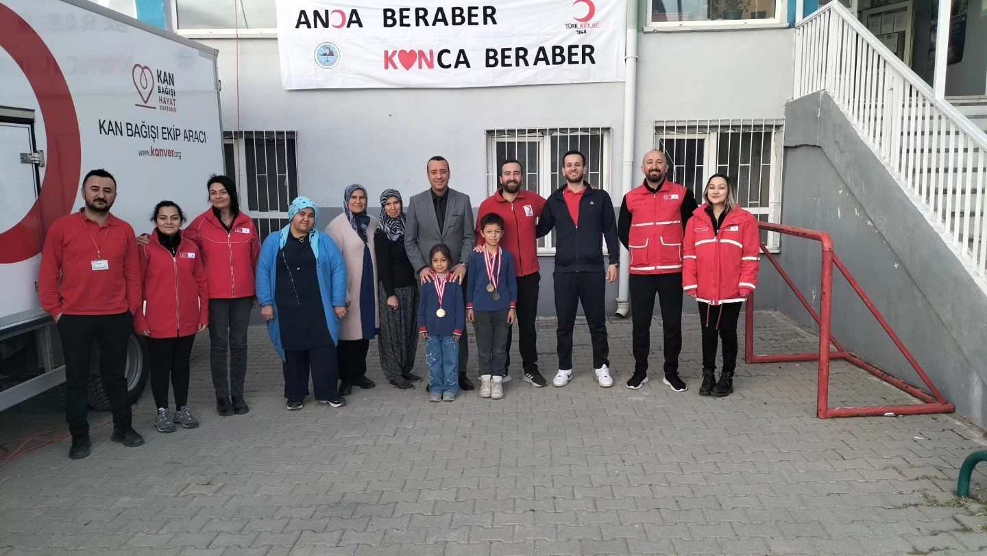 Altıntaş Zafer İlkokulunda kan bağışı kampanyası