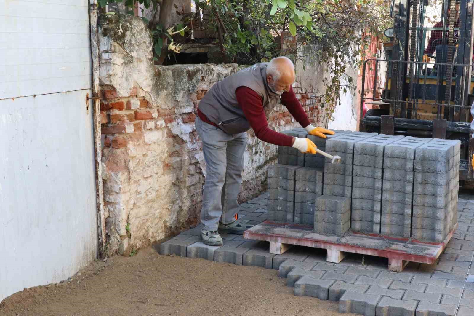 Nazilli Belediyesi &Ccedil;apahasan&rsquo;da yolları yeniliyor
