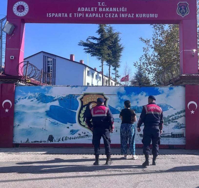 Isparta’da silahlı tehdit suçundan aranan hükümlü yakalandı