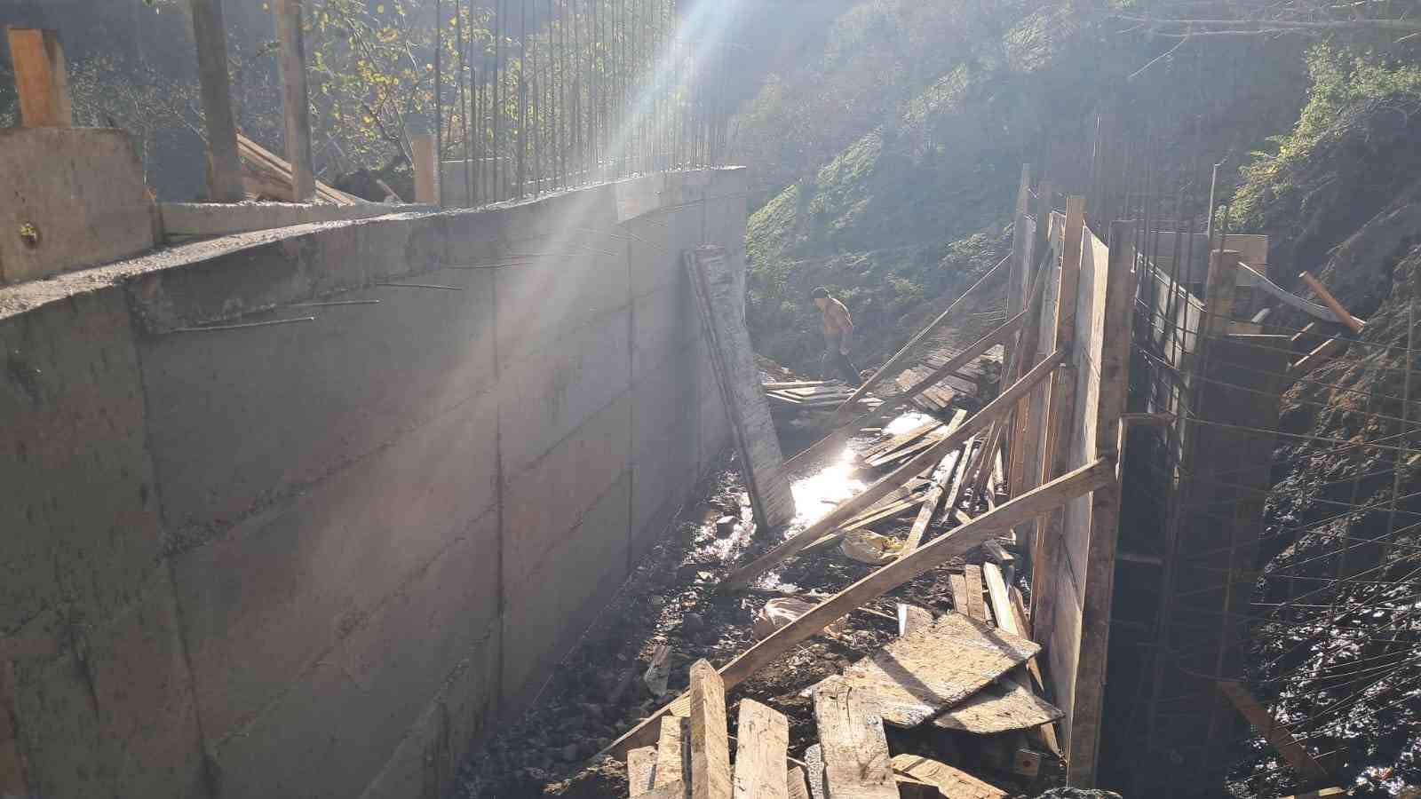 Salıpazarı’nda riskli bölgeye müdahale
