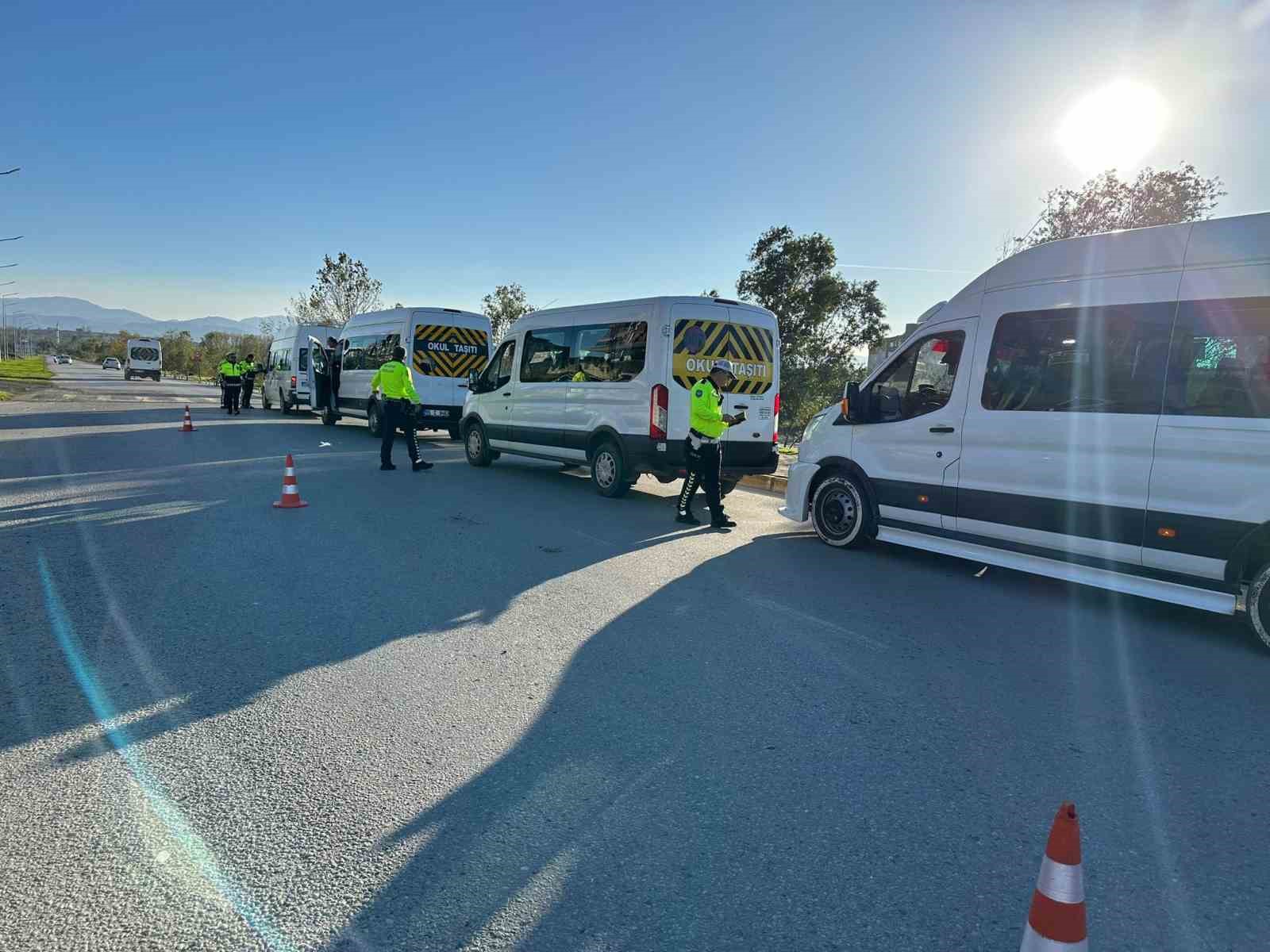 Okul servislerine kış lastiği denetimi