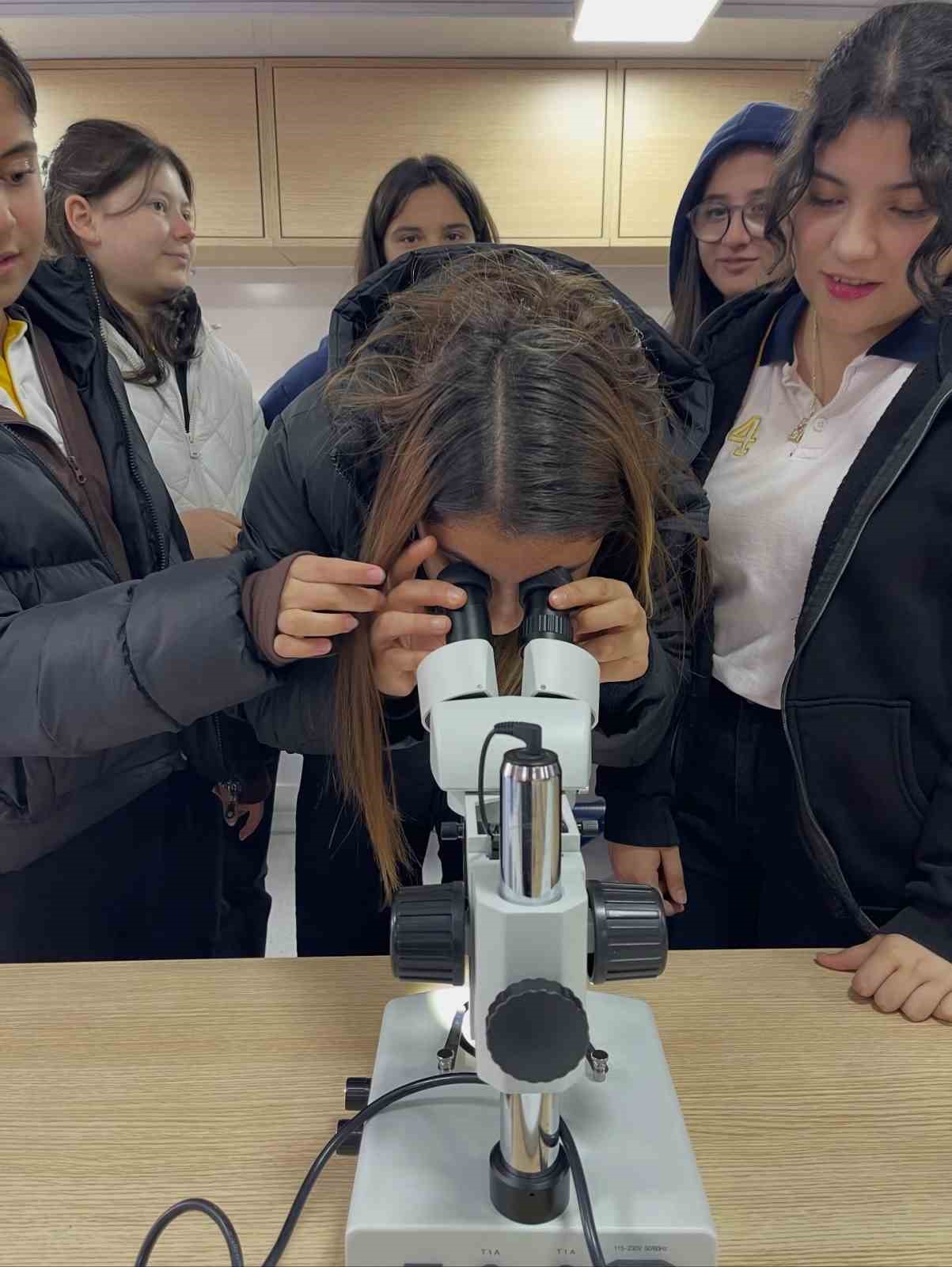 Büyükşehir’in Bilim ve Teknoloji Hizmeti Mobil Dijital Gençlik Merkezinin ilk durağı İncesu oldu