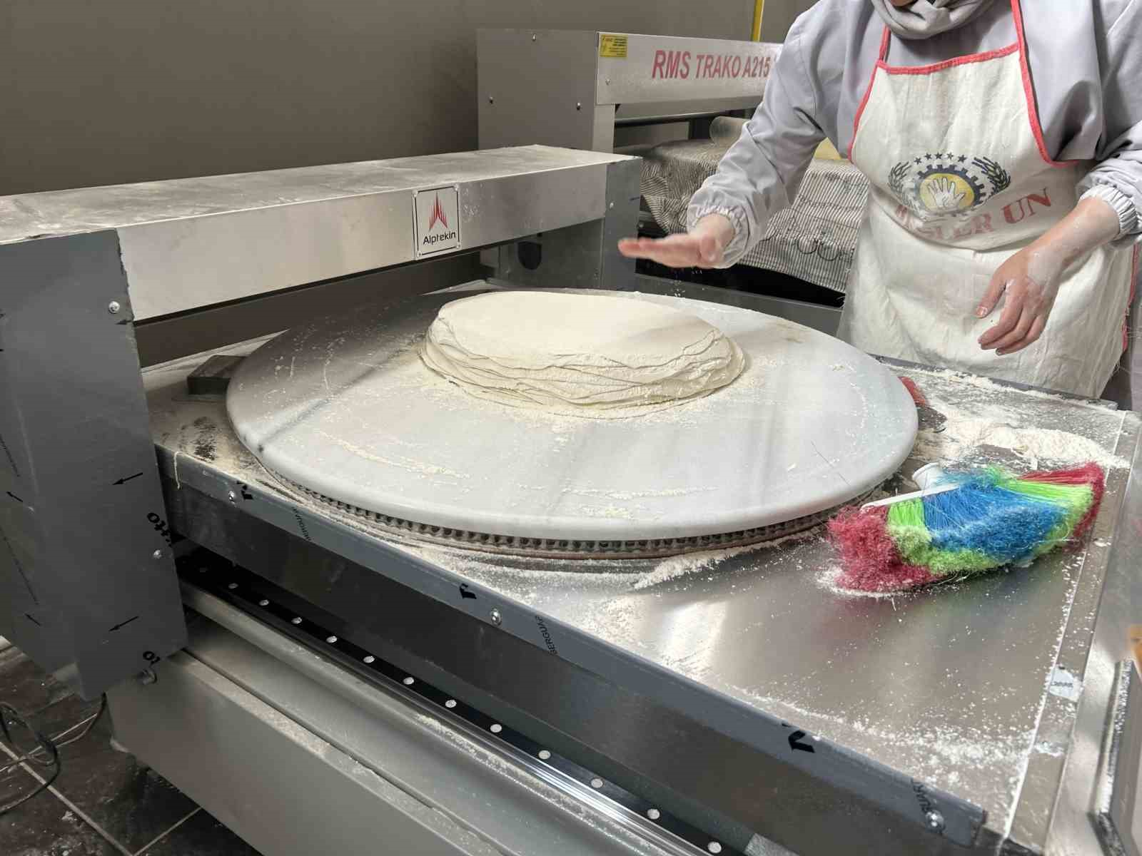 Küçük bir dükkanda başlamışlardı şimdi tonlarca yufka üretiyorlar