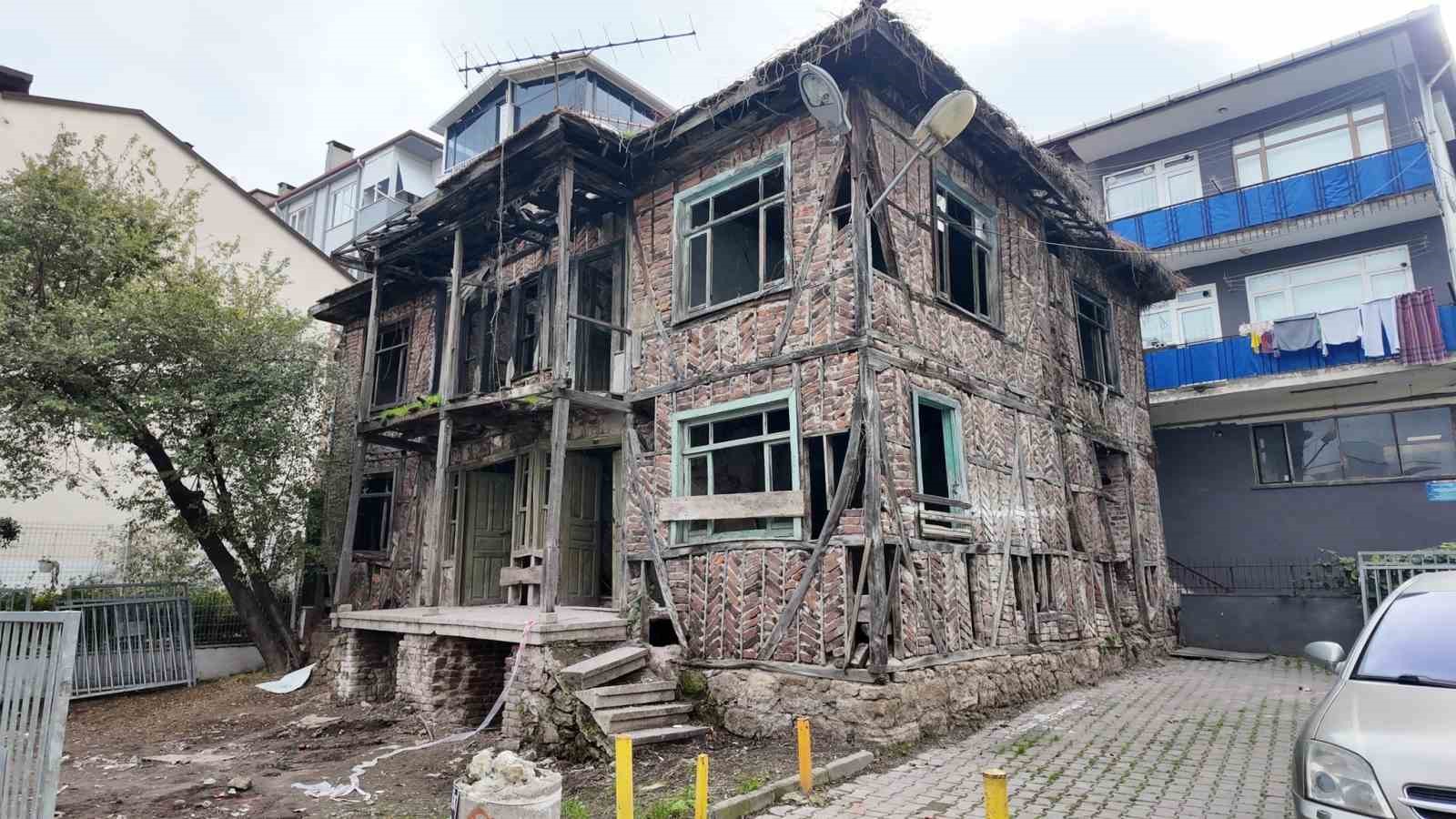 Gölcük’te atıl durumdaki tarihi yapı kütüphane oluyor
