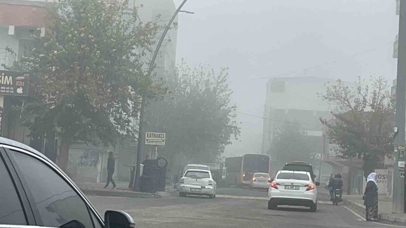 Batman’da sis nedeni ile görüş mesafesi 5 metreye kadar düştü
