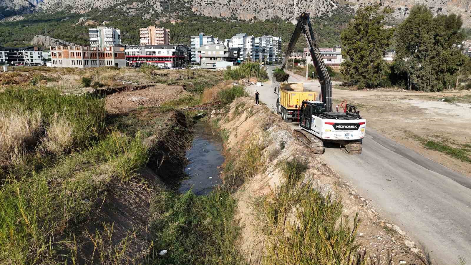 ASAT&rsquo;tan taşkın riskine karşı temizlik seferberliği
