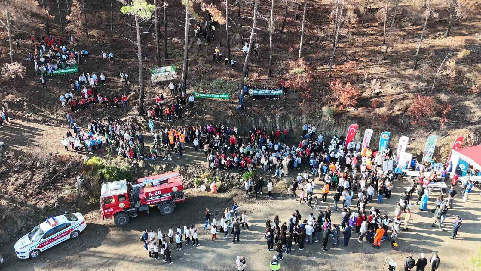 &Ouml;ğrencilere yangın ve &ccedil;evre bilinci konusunda yerinde bilgi verildi
