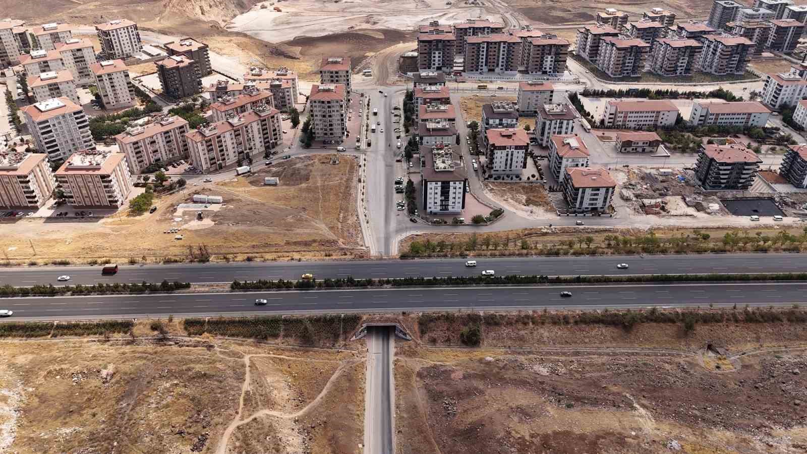 Gaziantep B&uuml;y&uuml;kşehir, k&ouml;pr&uuml;l&uuml; kavşak yatırımlarını kent genelinde s&uuml;rd&uuml;r&uuml;yor
