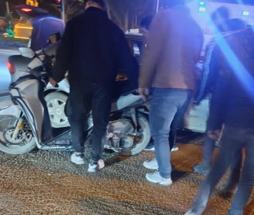 Motosiklet ile otomobil çarpıştı: 1 yaralı
