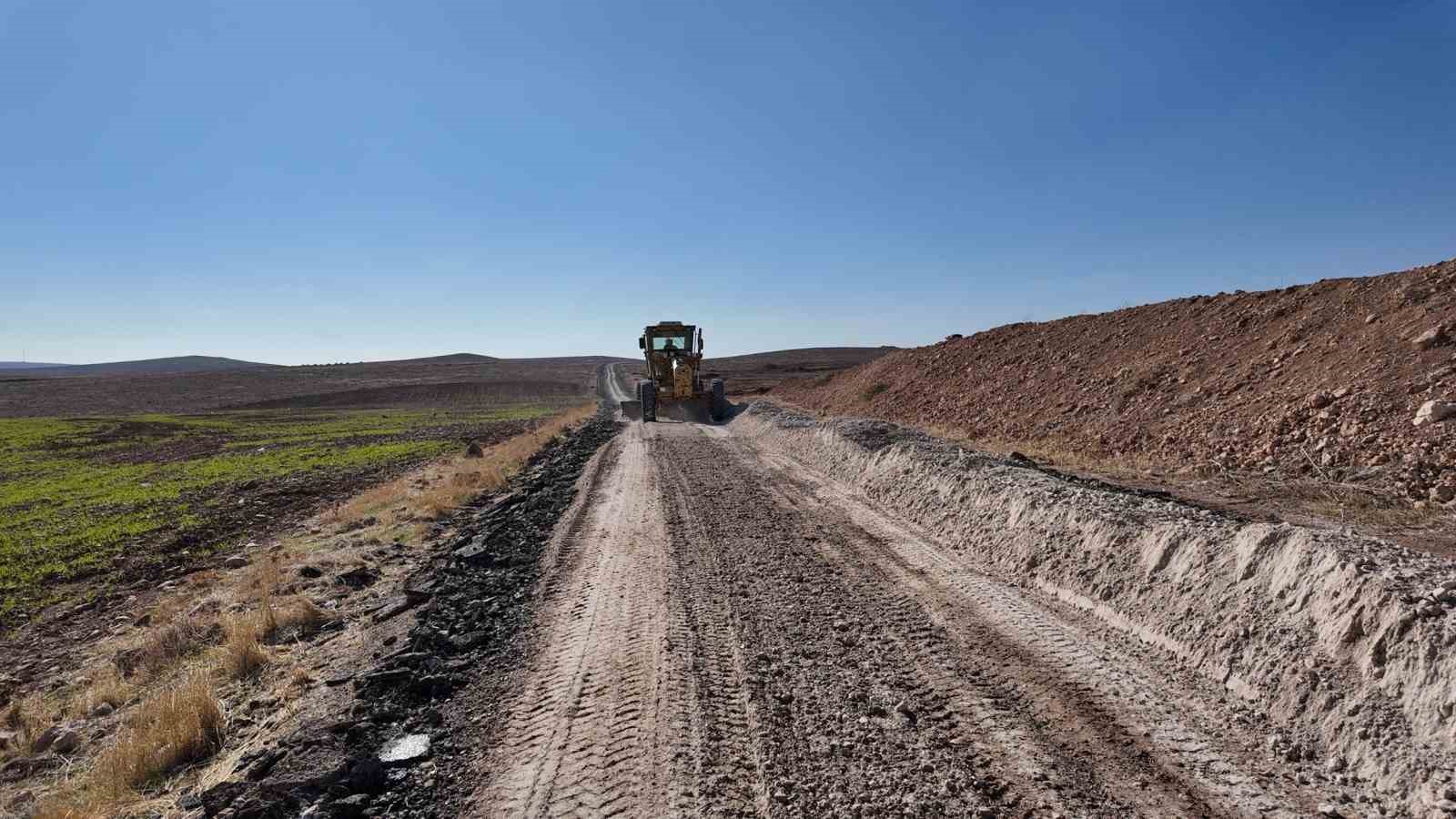 B&uuml;y&uuml;kşehir, kırsalda bozuk yol bırakmıyor
