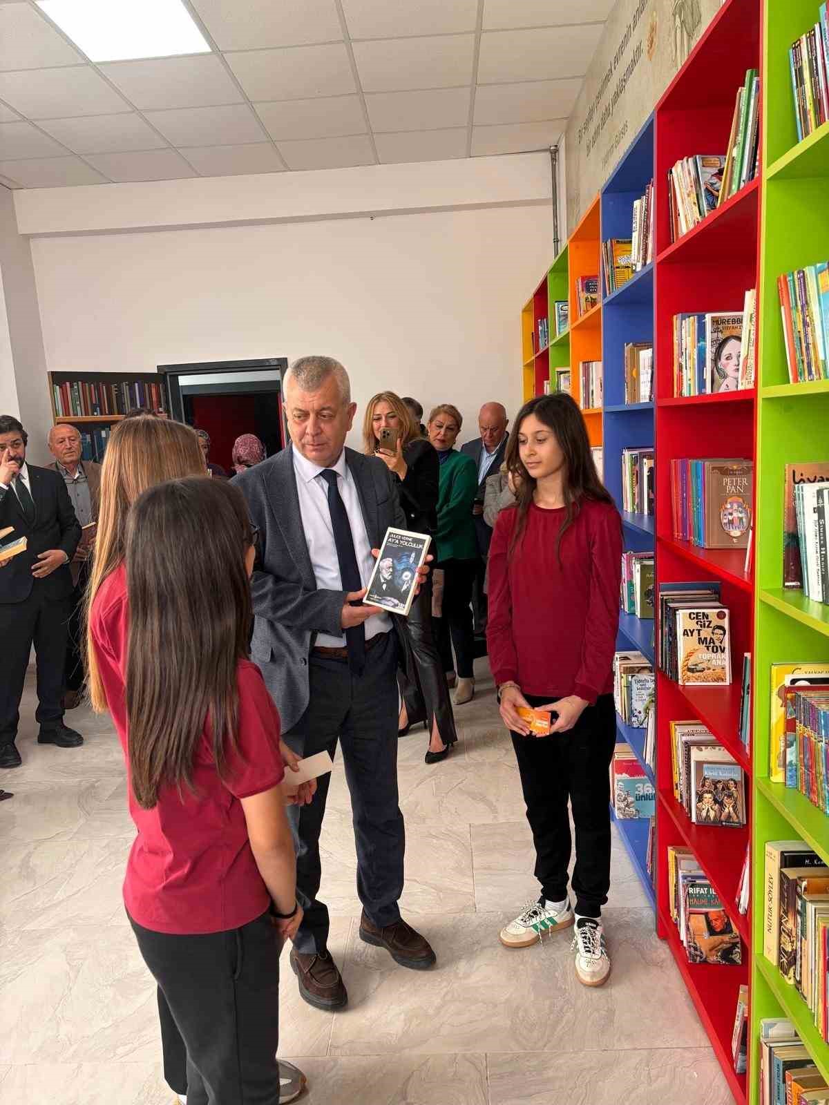 Osmangazi&rsquo;den kitapla büyüyen nesillere destek