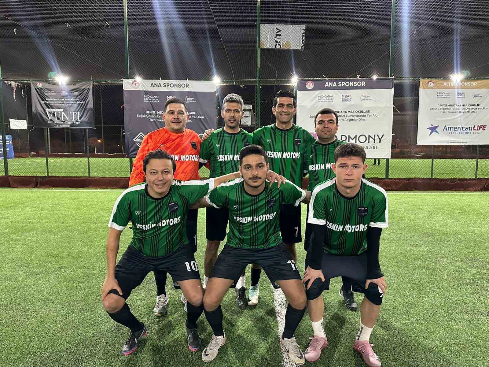 Nikferliler halı saha turnuvasında ter döktü
