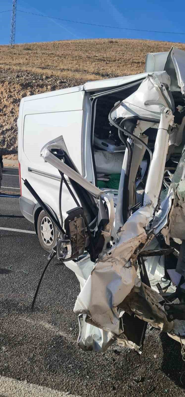 Sarıkamış’ta trafik kazası: 2 yaralı