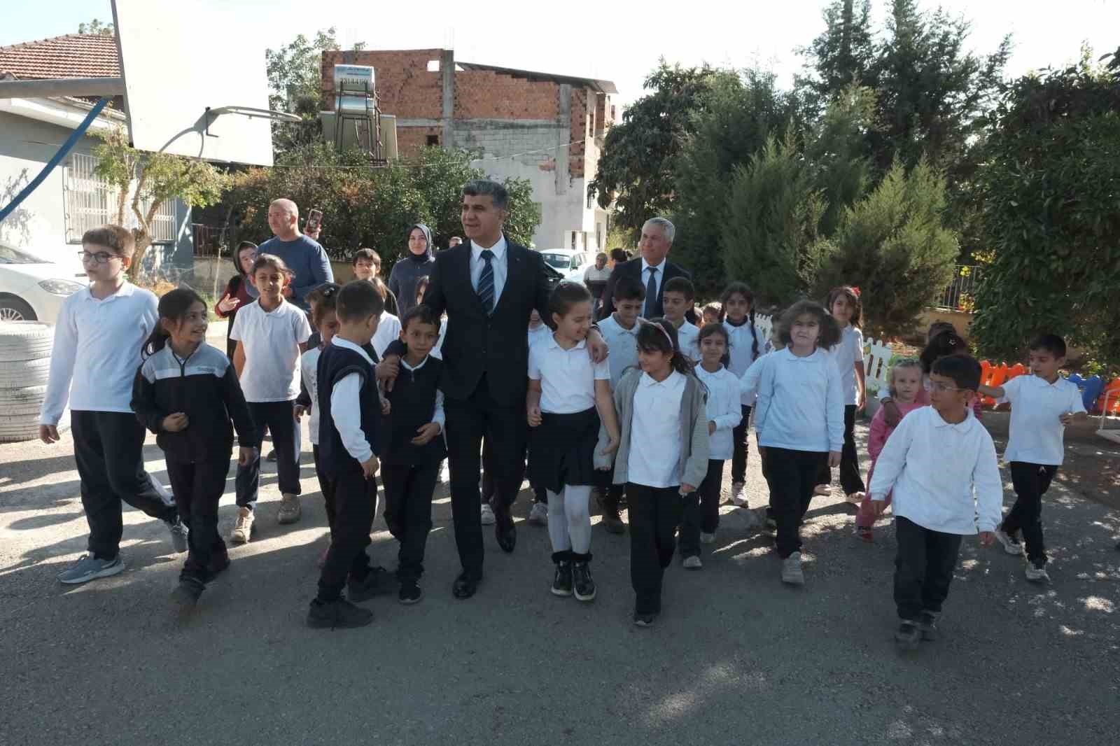 Şener: "Çocuklarımızın en iyi şartlarda eğitim alması için çalışıyoruz"