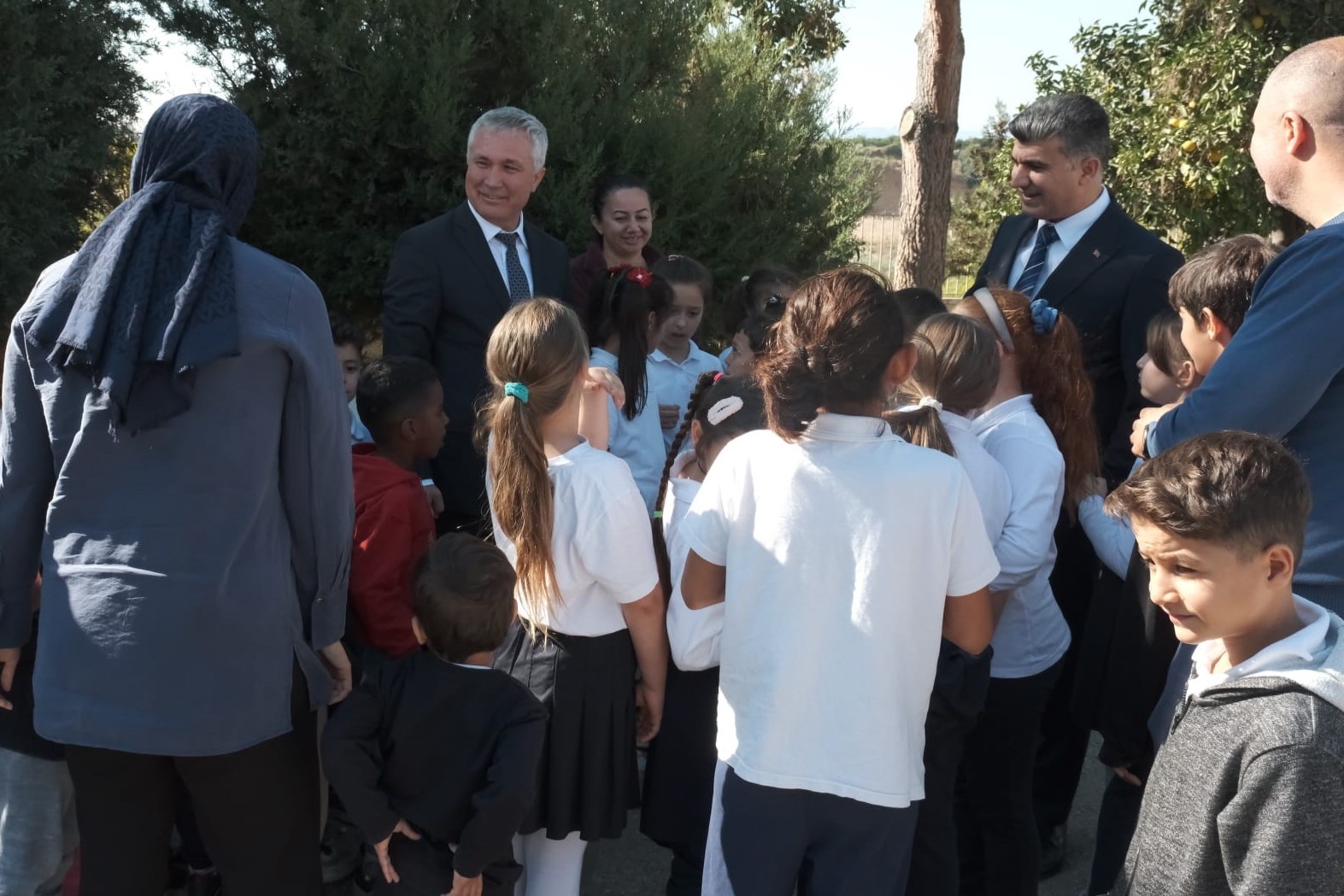 Şener: "&Ccedil;ocuklarımızın en iyi şartlarda eğitim alması i&ccedil;in &ccedil;alışıyoruz"

