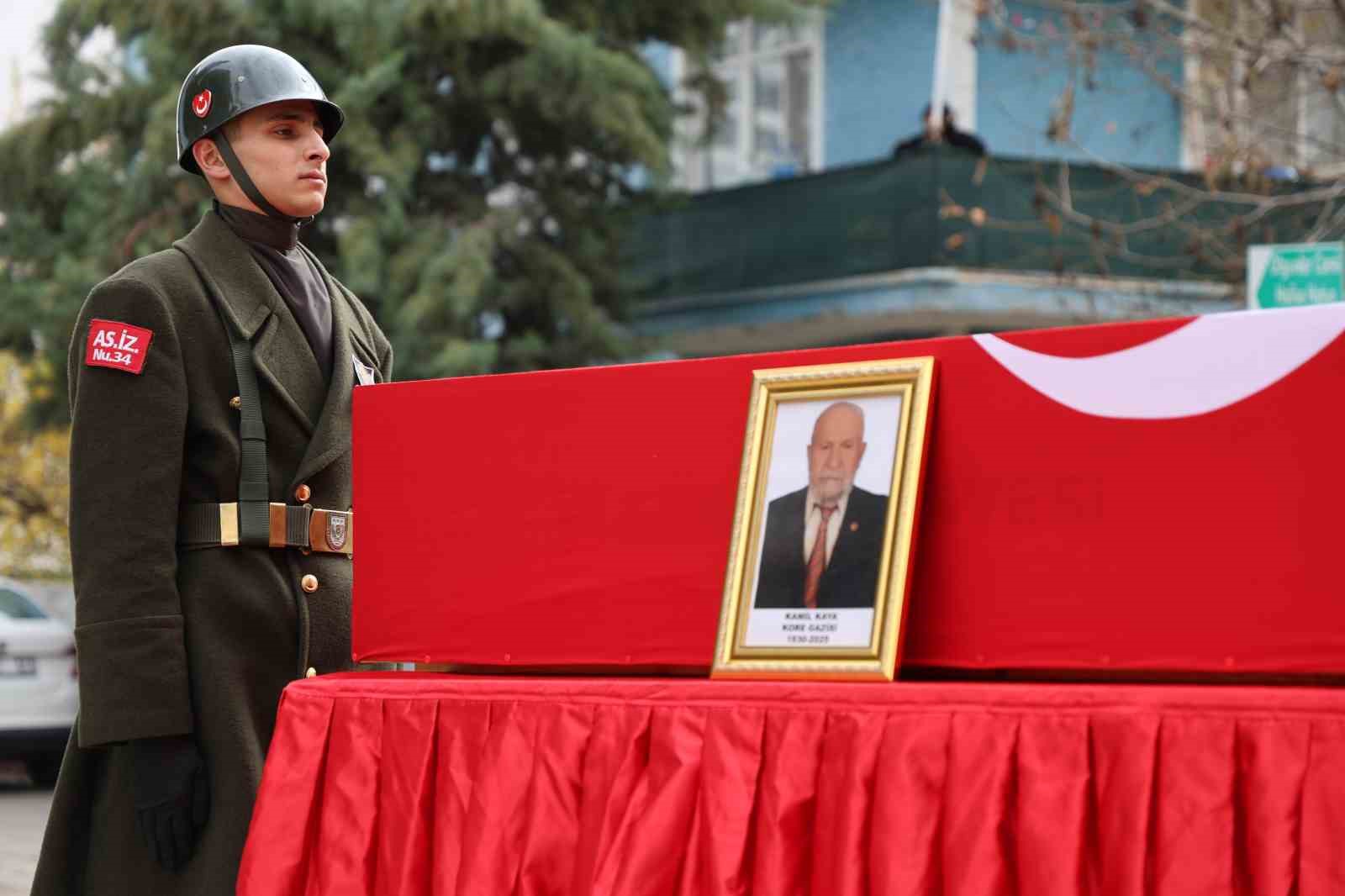 95 yaşındaki Kore gazisi düzenlenen törenle son yolculuğuna uğurlandı