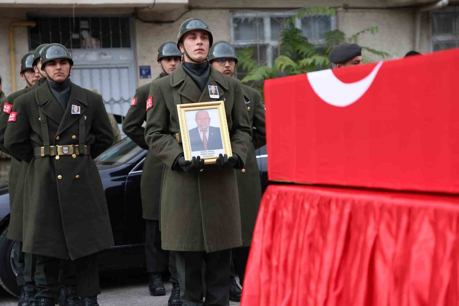 95 yaşındaki Kore gazisi düzenlenen törenle son yolculuğuna uğurlandı