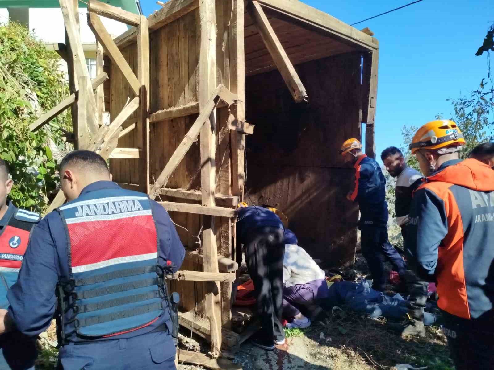 Rize’de ahşap yapı çöktü: 1 ölü, 2 yaralı