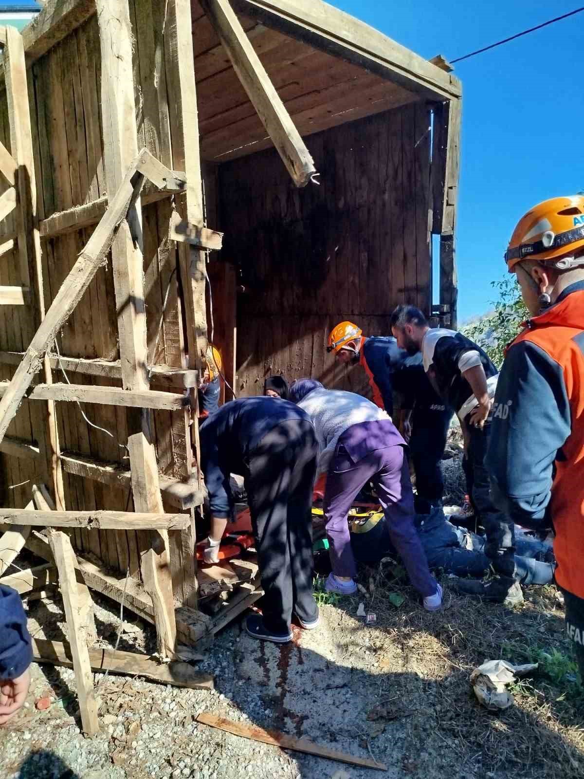 Rize’de ahşap yapı çöktü: 1 ölü, 2 yaralı
