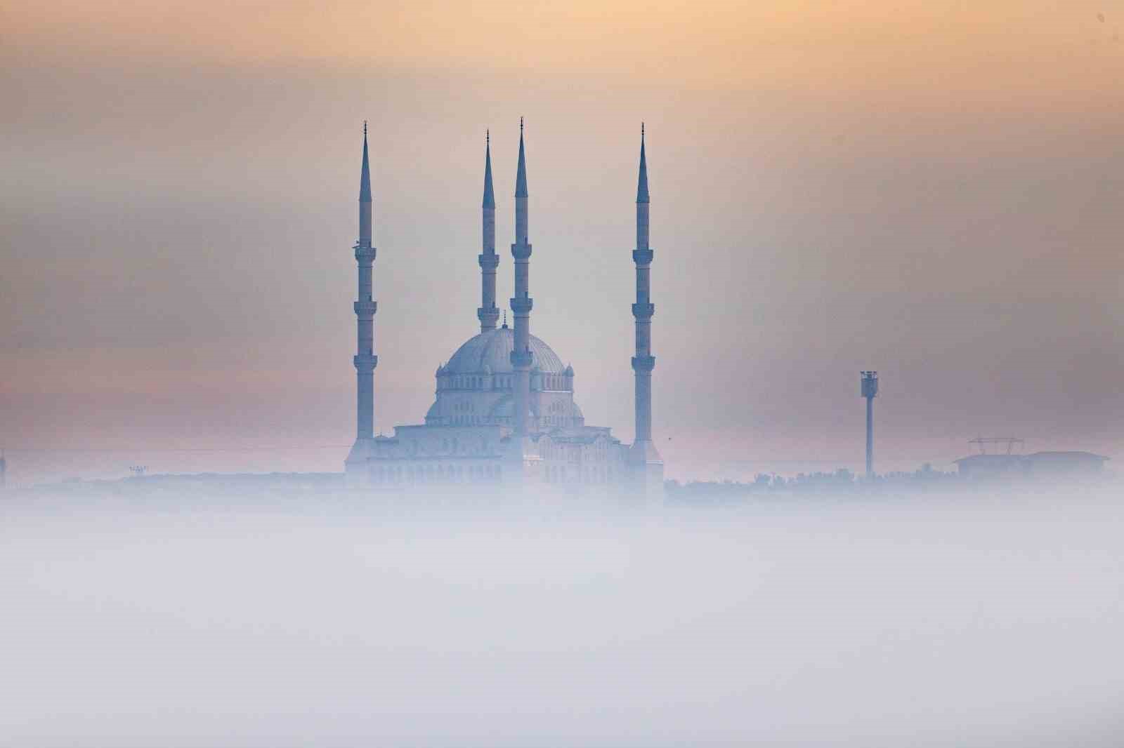 Sis denizinde kaybolan Diyarbakır’da, minareler görsel şölen sundu