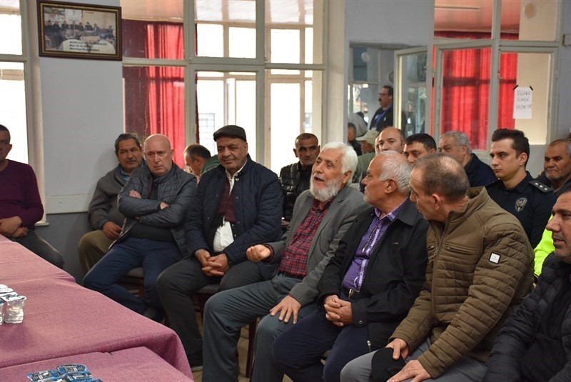 Kaymakam Güldoğan, talepleri yerinde dinliyor