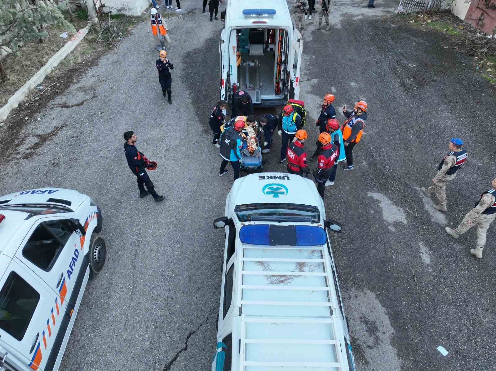 Böyle tatbikat görülmedi: Rollerine kendilerini kaptırıp bağırmaya başladılar