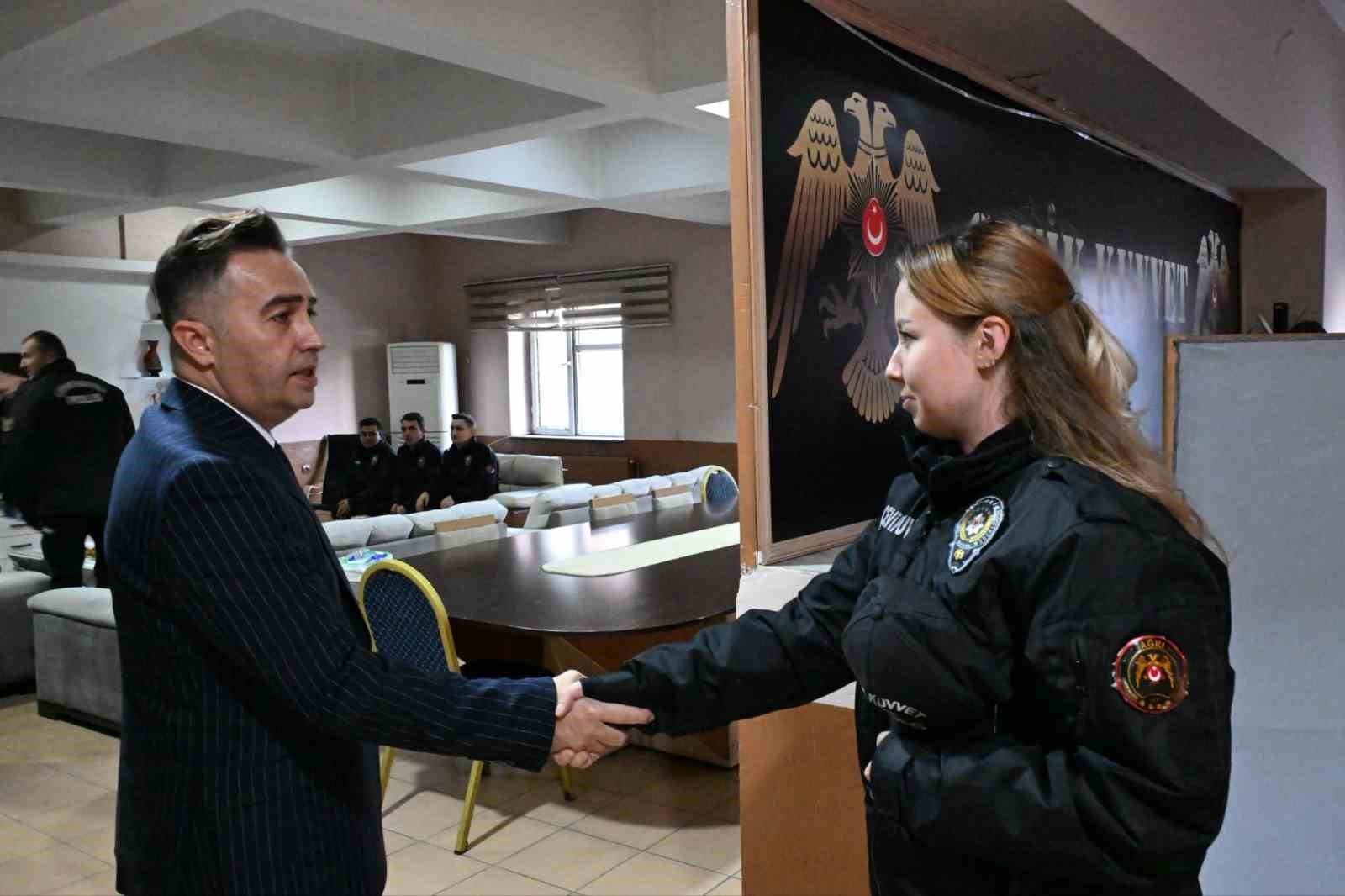 Ağrı Emniyet Müdürü Önder’den çevik kuvvete başarı belgesi