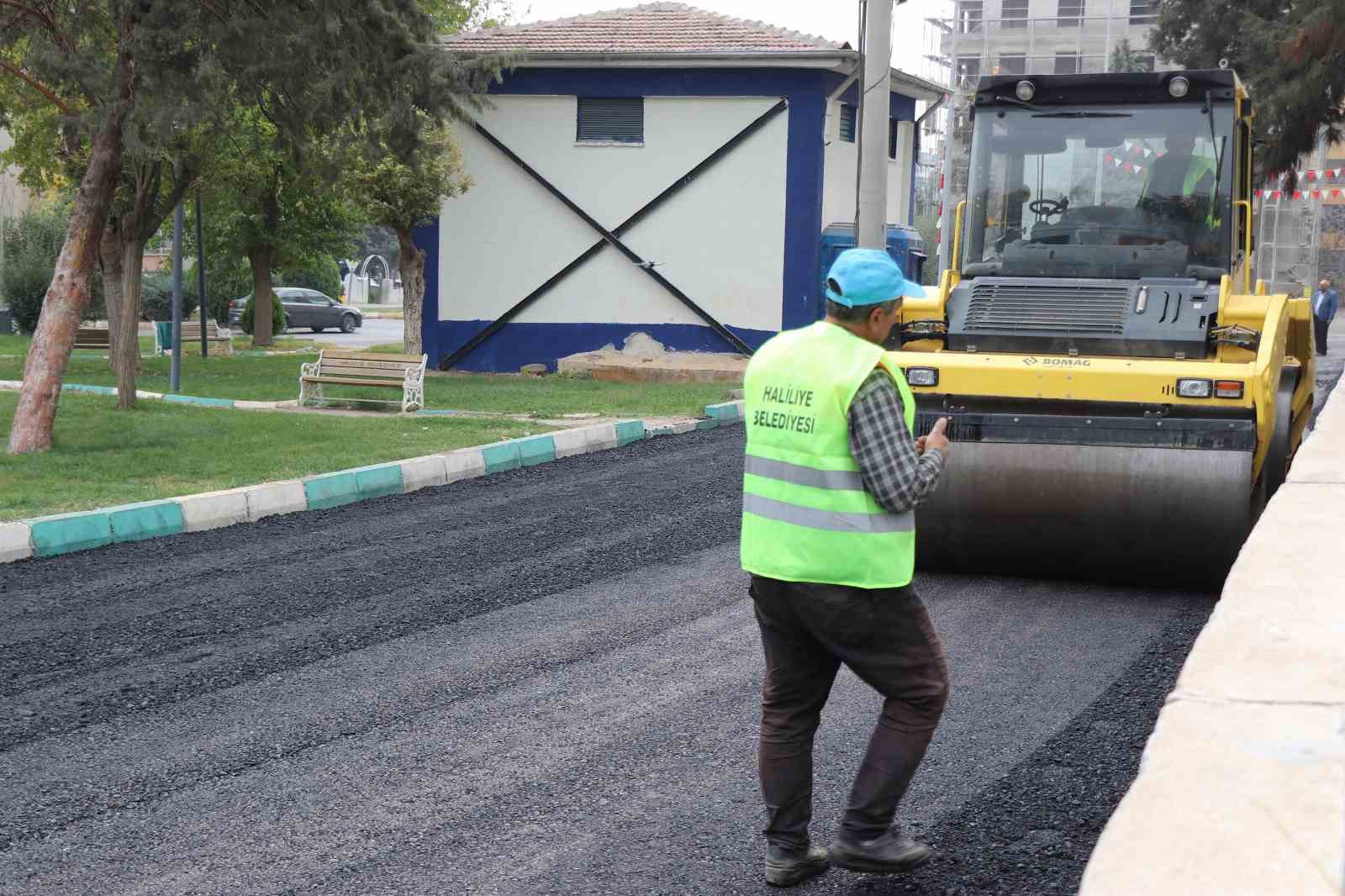 Haliliye’deki mahallede asfalt çalışması