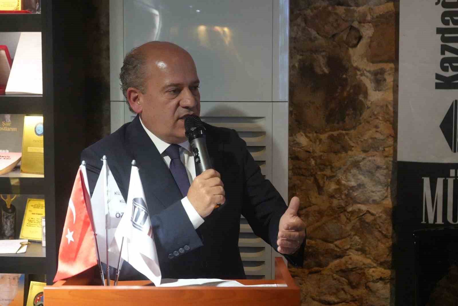 &rsquo;D&uuml;nya bir yana, ben bir yana&rsquo; s&ouml;yleşisi
