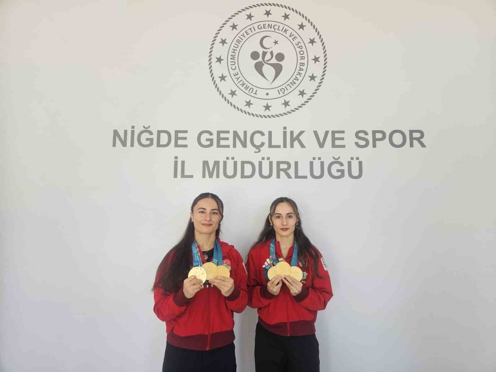 Şampiyon kardeşler Niğde’ye madalyalarla döndü