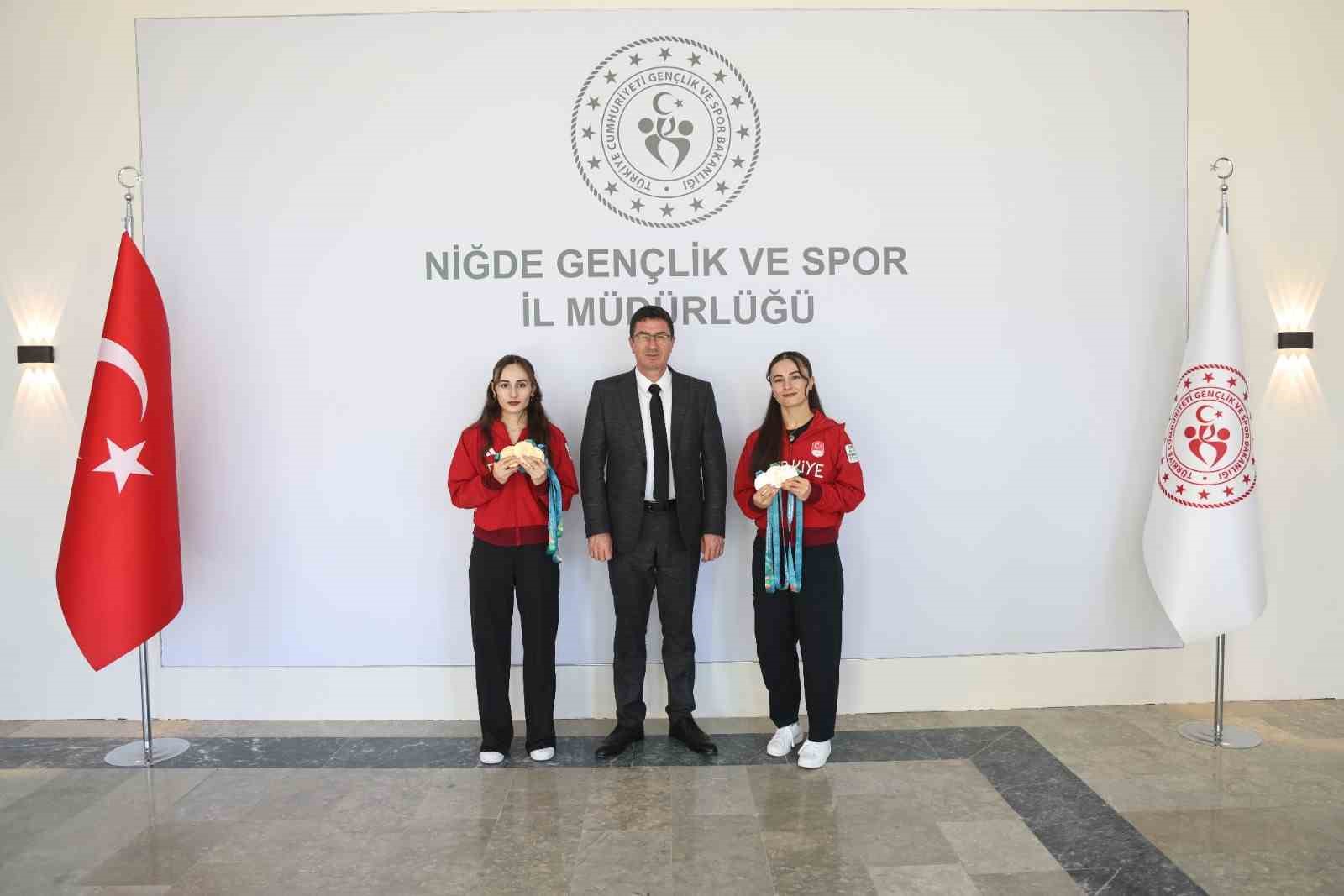 Şampiyon kardeşler Niğde’ye madalyalarla döndü