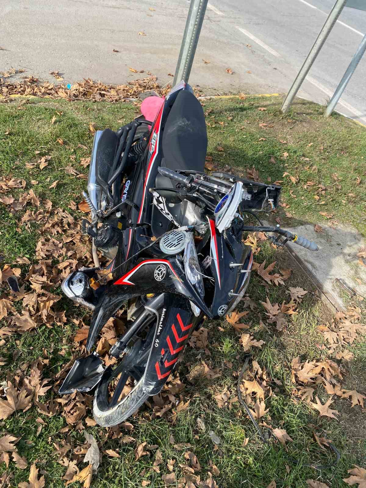 Tokat’ta minibüs motosiklete çarptı: 2 yaralı
