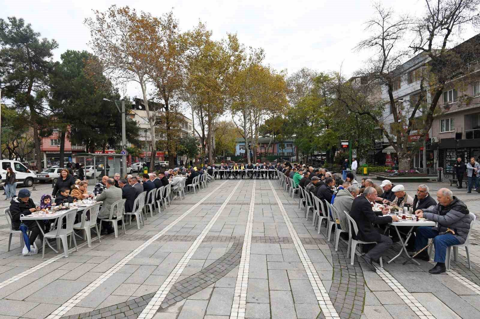 Başkan Erkan Aydın İstiklal Mahallesi’nde vatandaşlarla buluştu
