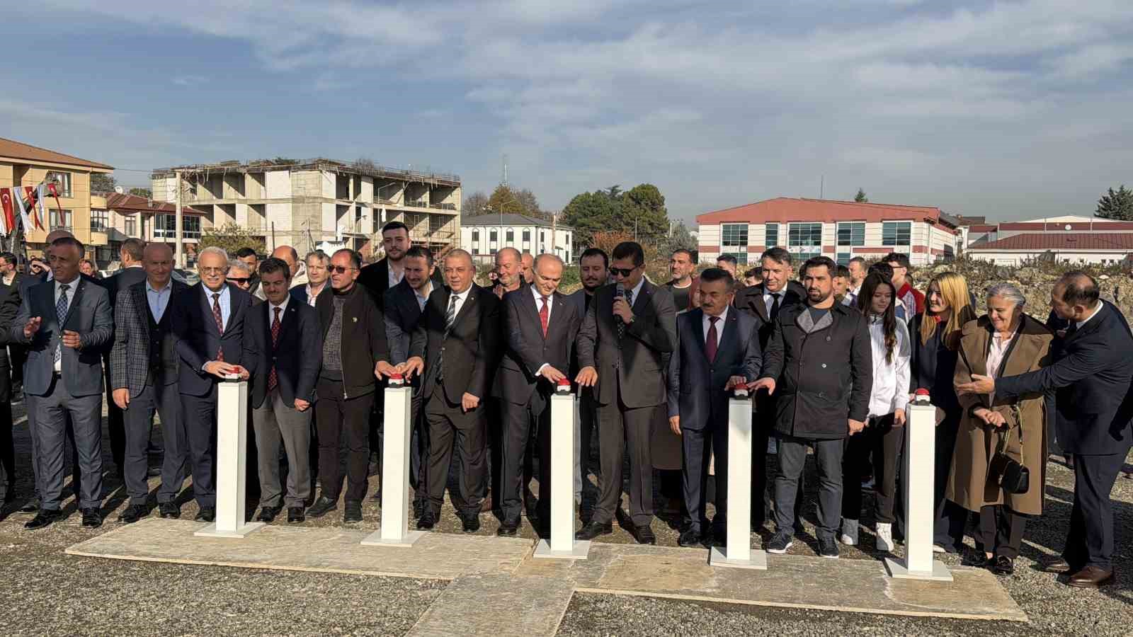 Bin 110 metrekare alana dev spor kompleksi
