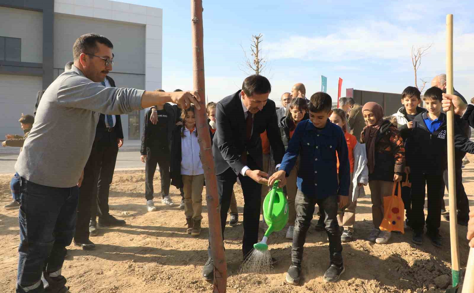 Karatay’da 10 bin 400 metrekarelik alanda fidan dikildi