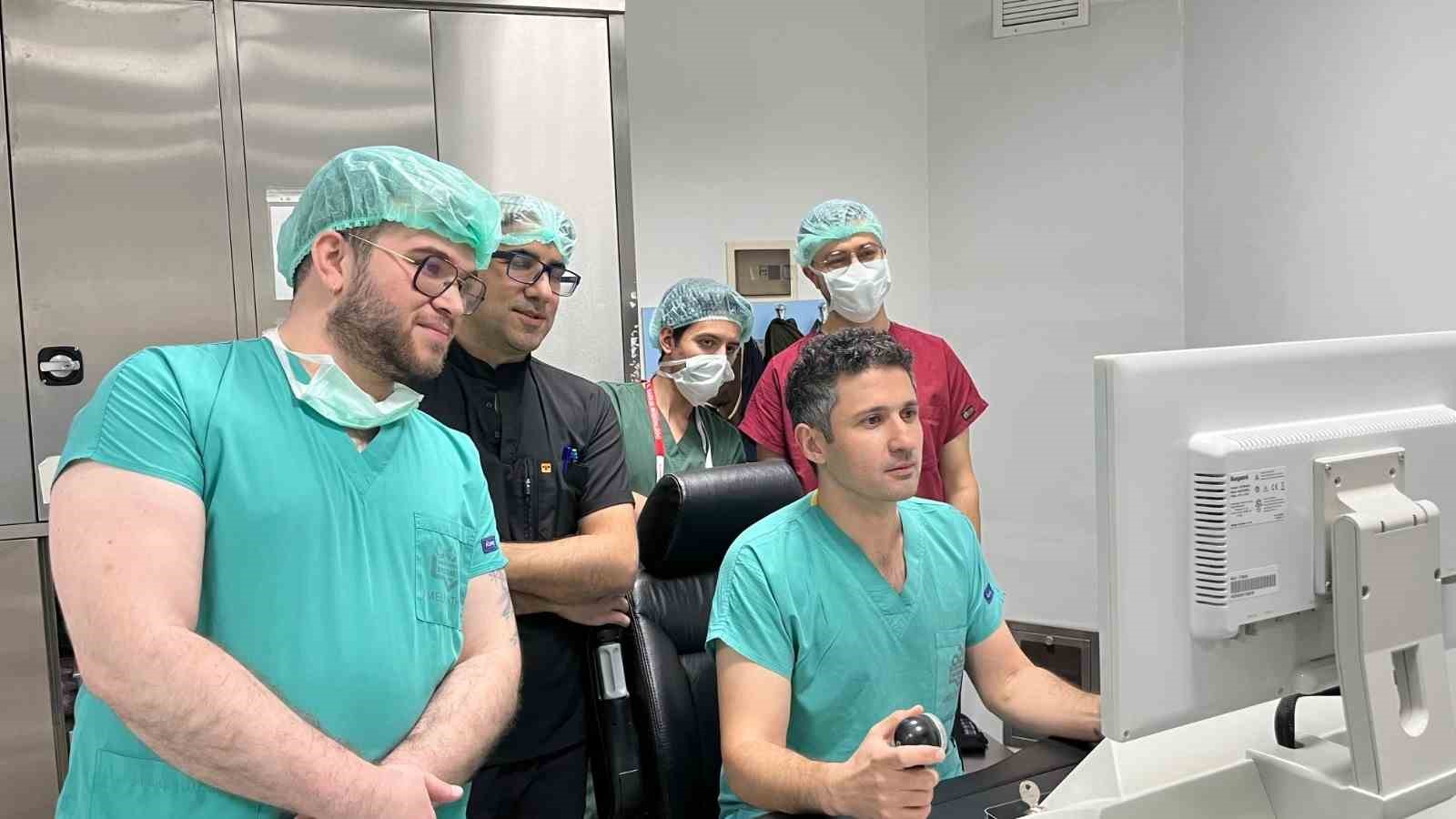 ERÜ Hastaneleri’nde, ‘Böbrek Taşlarında Retrograd İntrarenal Cerrahi (RIRS) Kursu’ düzenlendi
