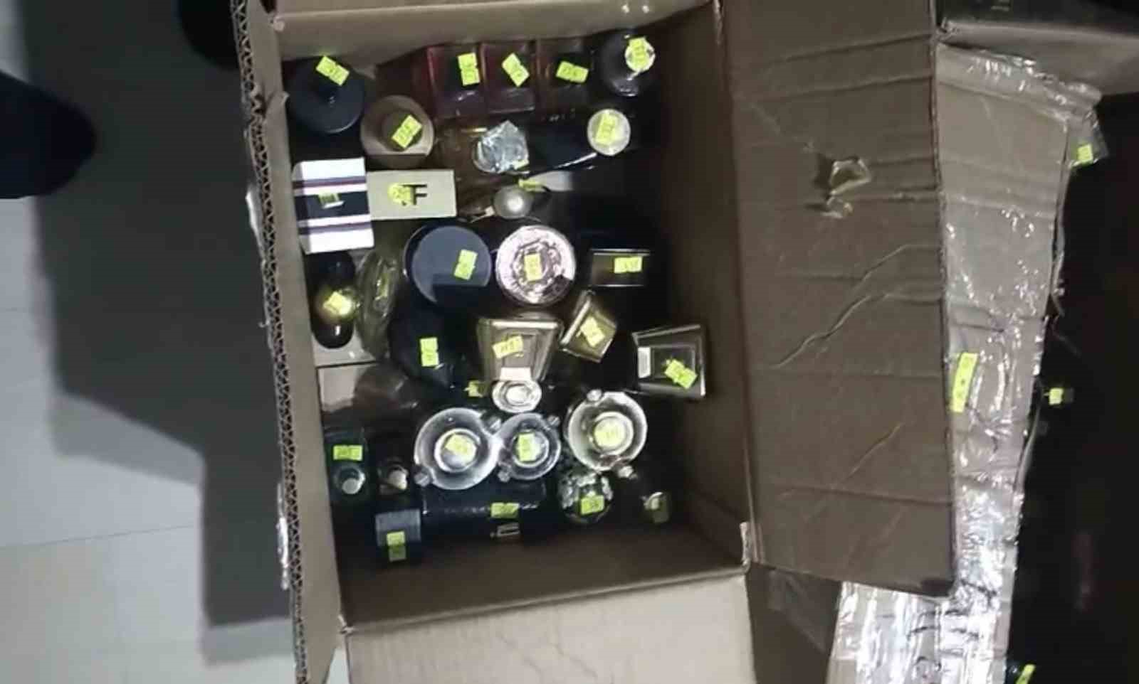 Jandarma 320 adet gümrük kaçağı parfüm ele geçirdi