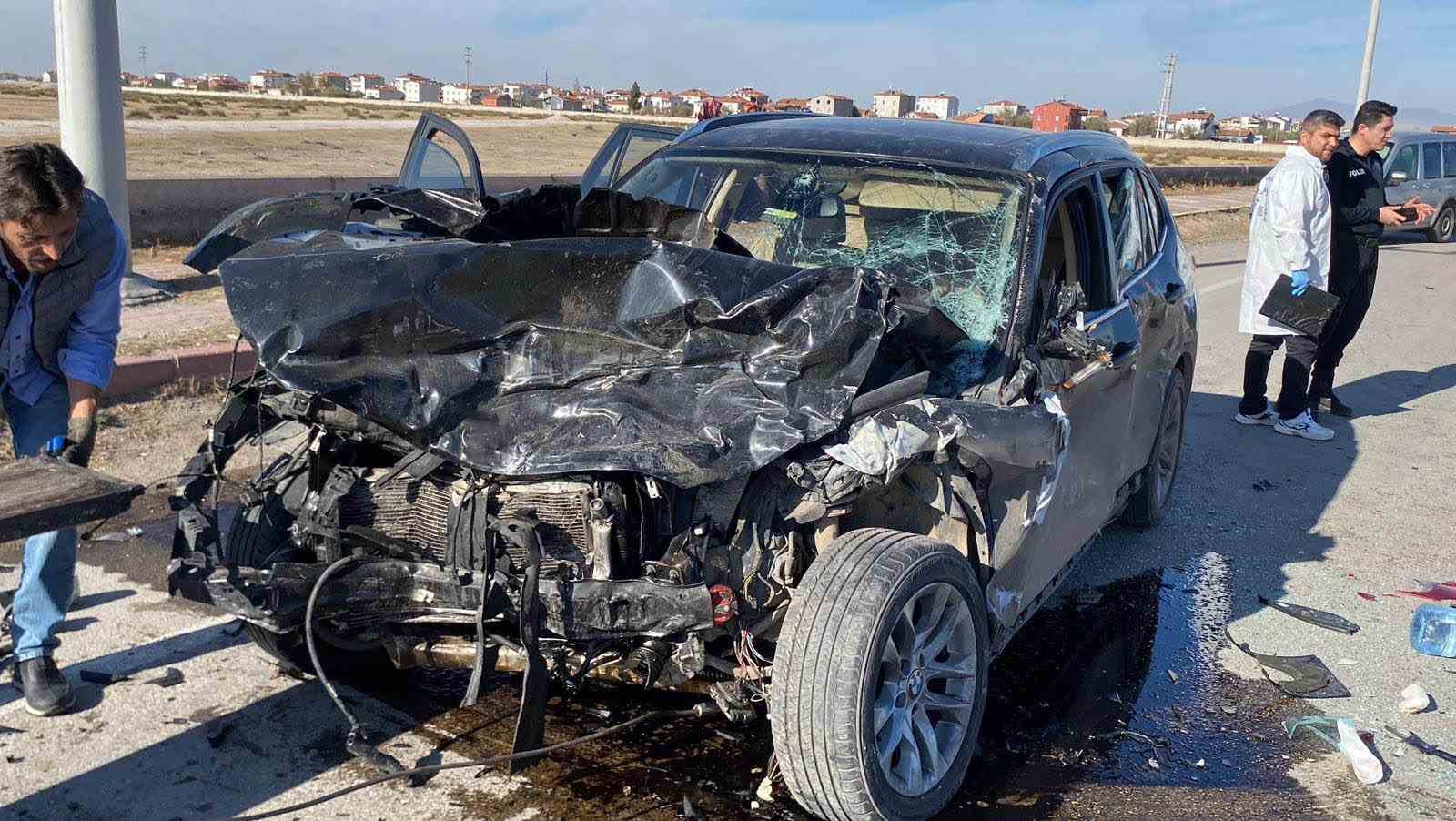 Aksaray’da otomobiller kafa kafaya çarpıştı: 2 ağır yaralı