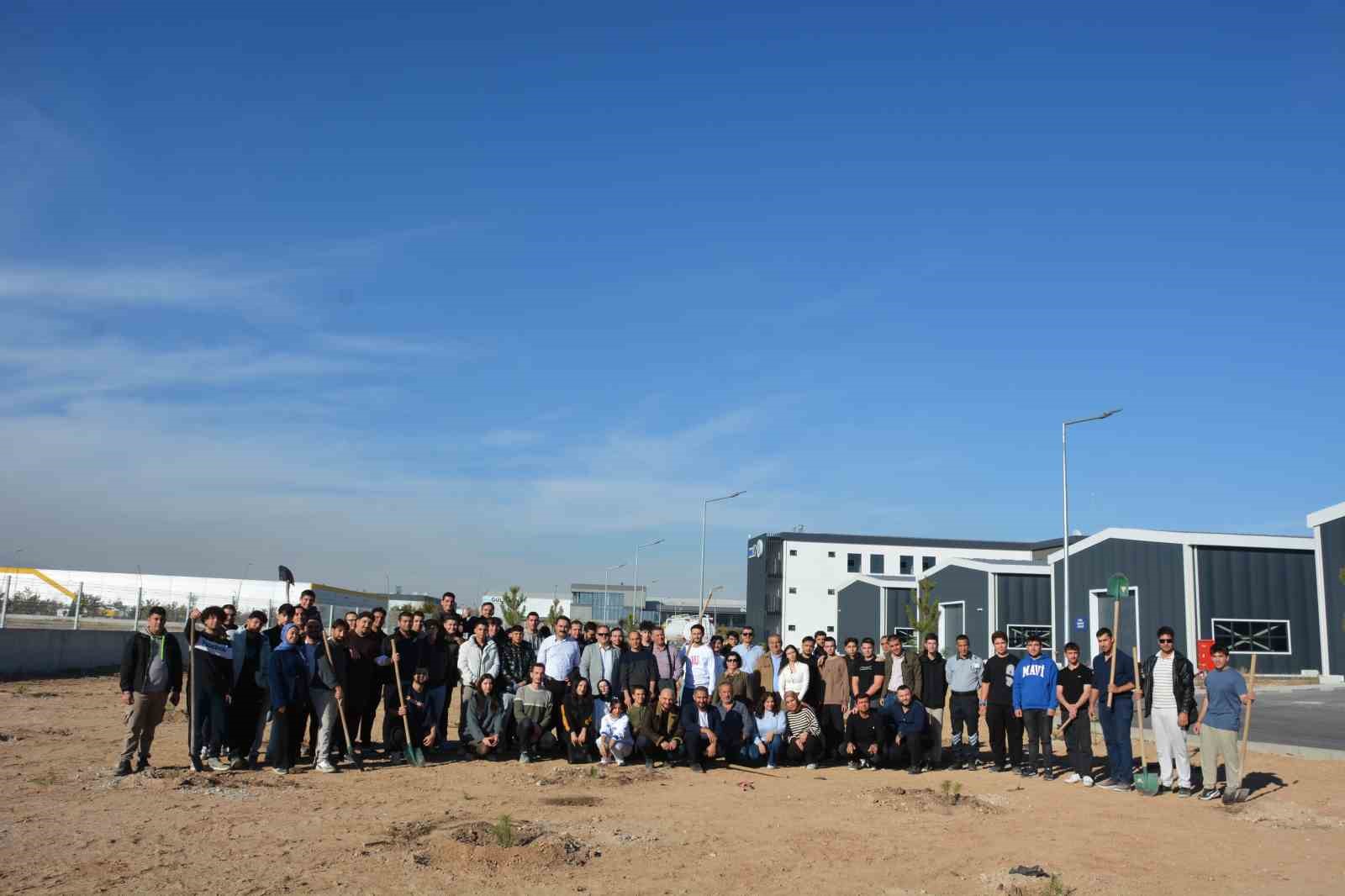 NE&Uuml;, iki farklı etkinlikle şehitlerin hatırasını yeşertti
