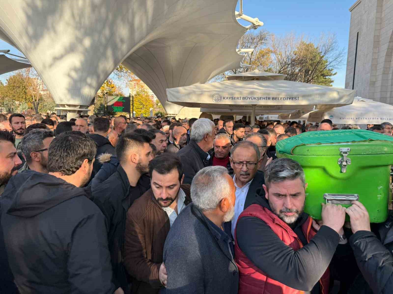 Kayseri&rsquo;nin tanınan siması Şeref Yaroğlu toprağa verildi
