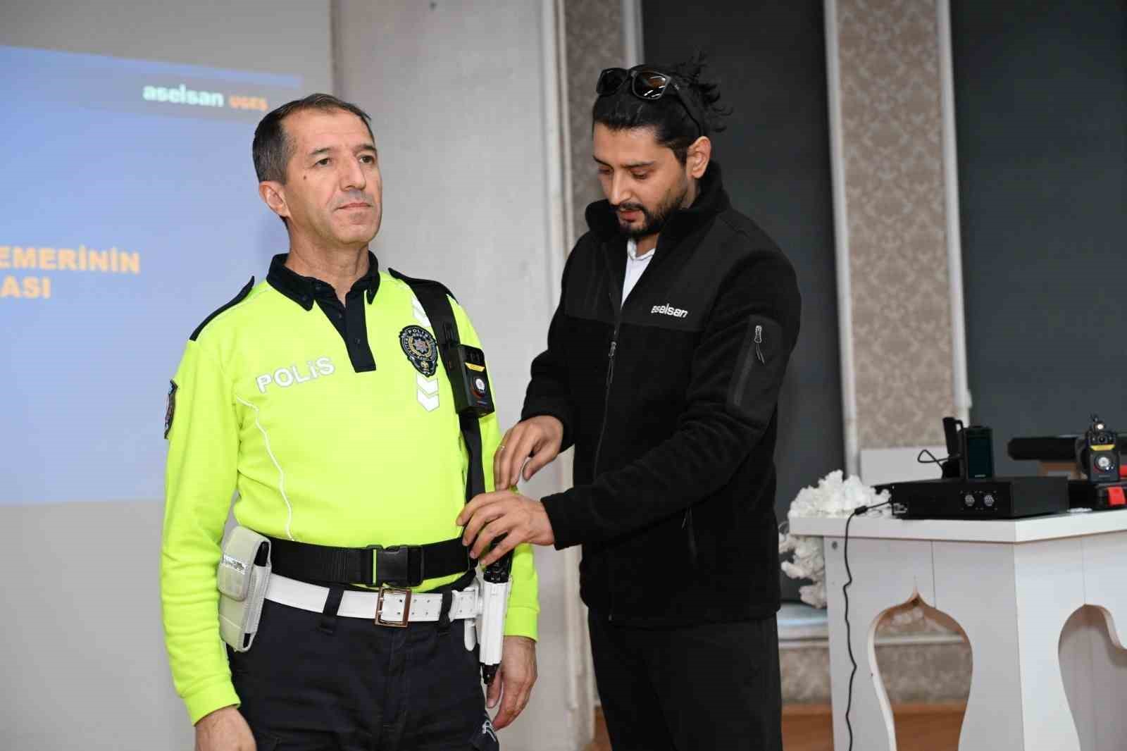 Erzincan’da trafik ekiplerine yeni nesil yaka kamerası eğitimi verildi