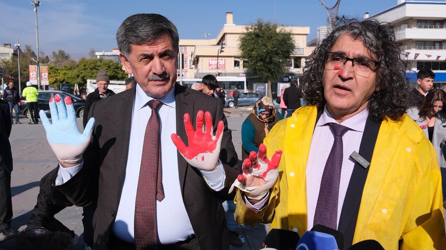 Erzincan’da el izleriyle yükselen "Şiddete Hayır" çağrısı