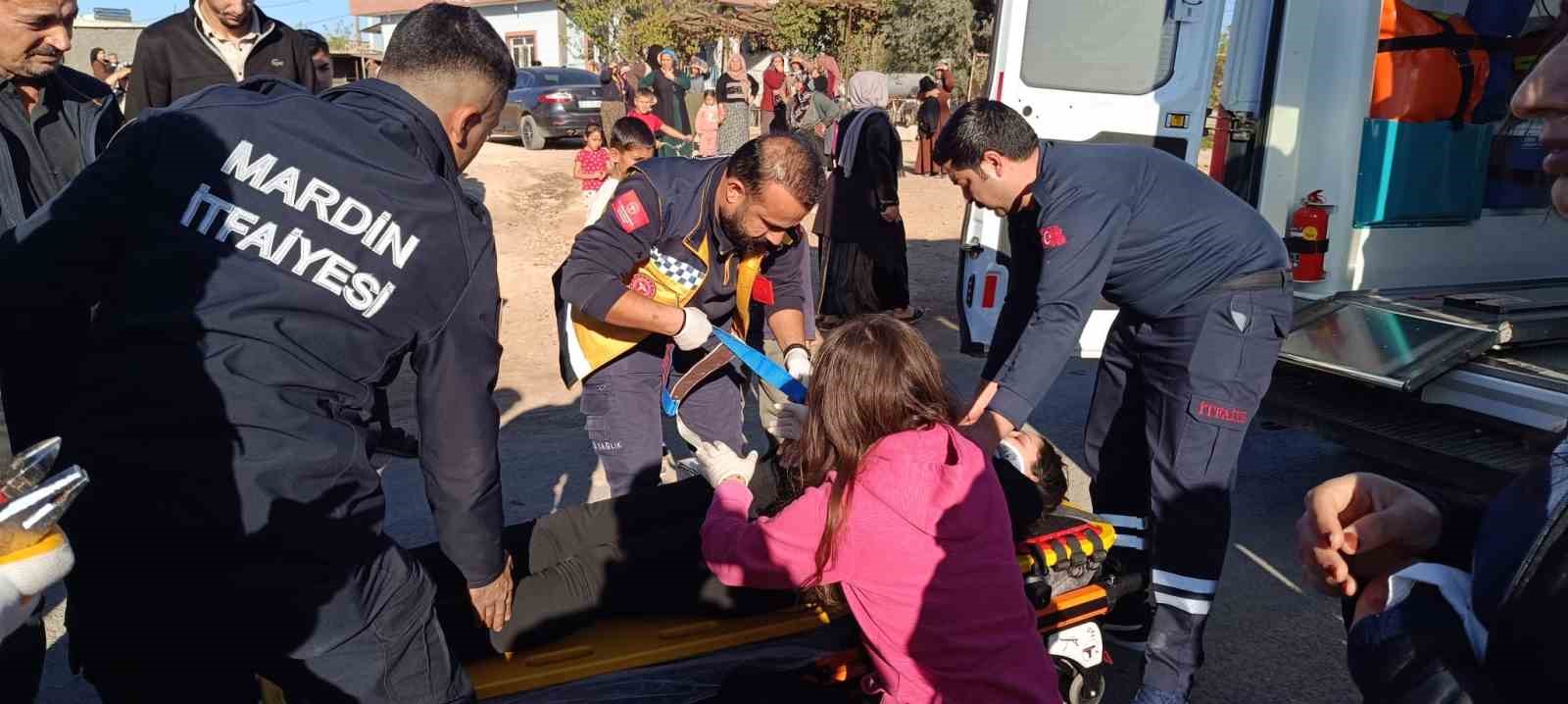 Mardin’de devrilen otomobildeki 3 kişi yaralandı
