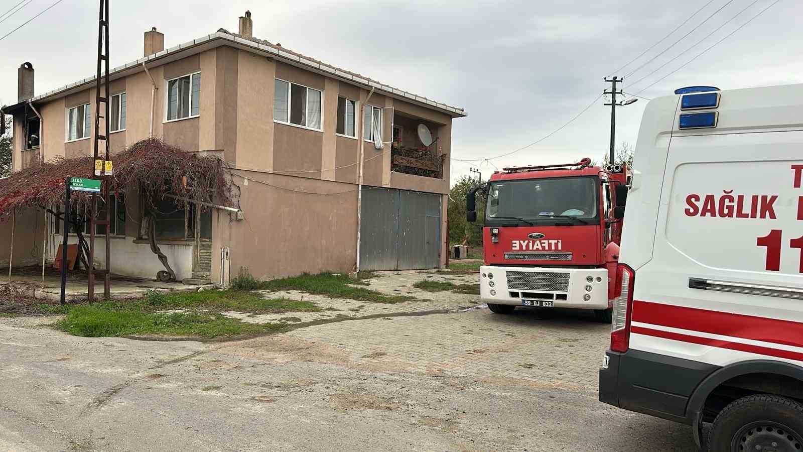 Muratlı&rsquo;da ev yangını: 1 kişi dumundan etkilendi
