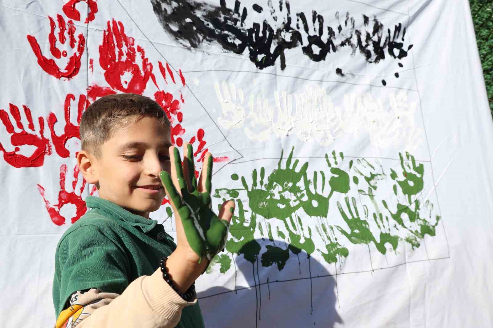 "Filistin i&ccedil;in sen de iz bırak" etkinliği
