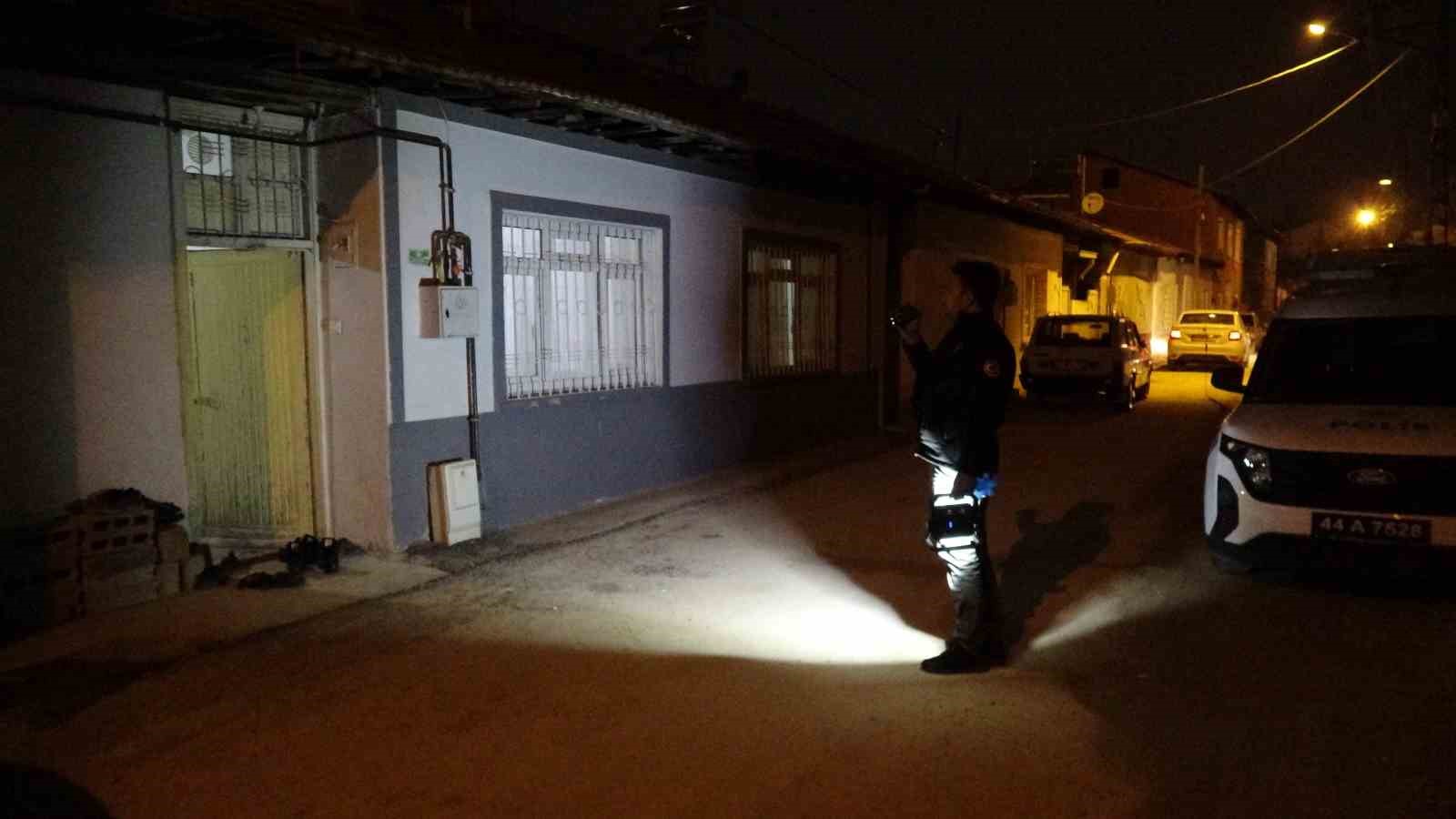 Sofra bezi silkelerken düşerek yaralanan ve kalbi duran kadın hayata döndürüldü