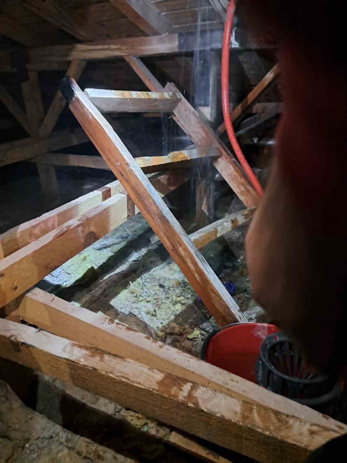 Menteşe TOKİ&rsquo;de &ccedil;atı yangını korkuttu
