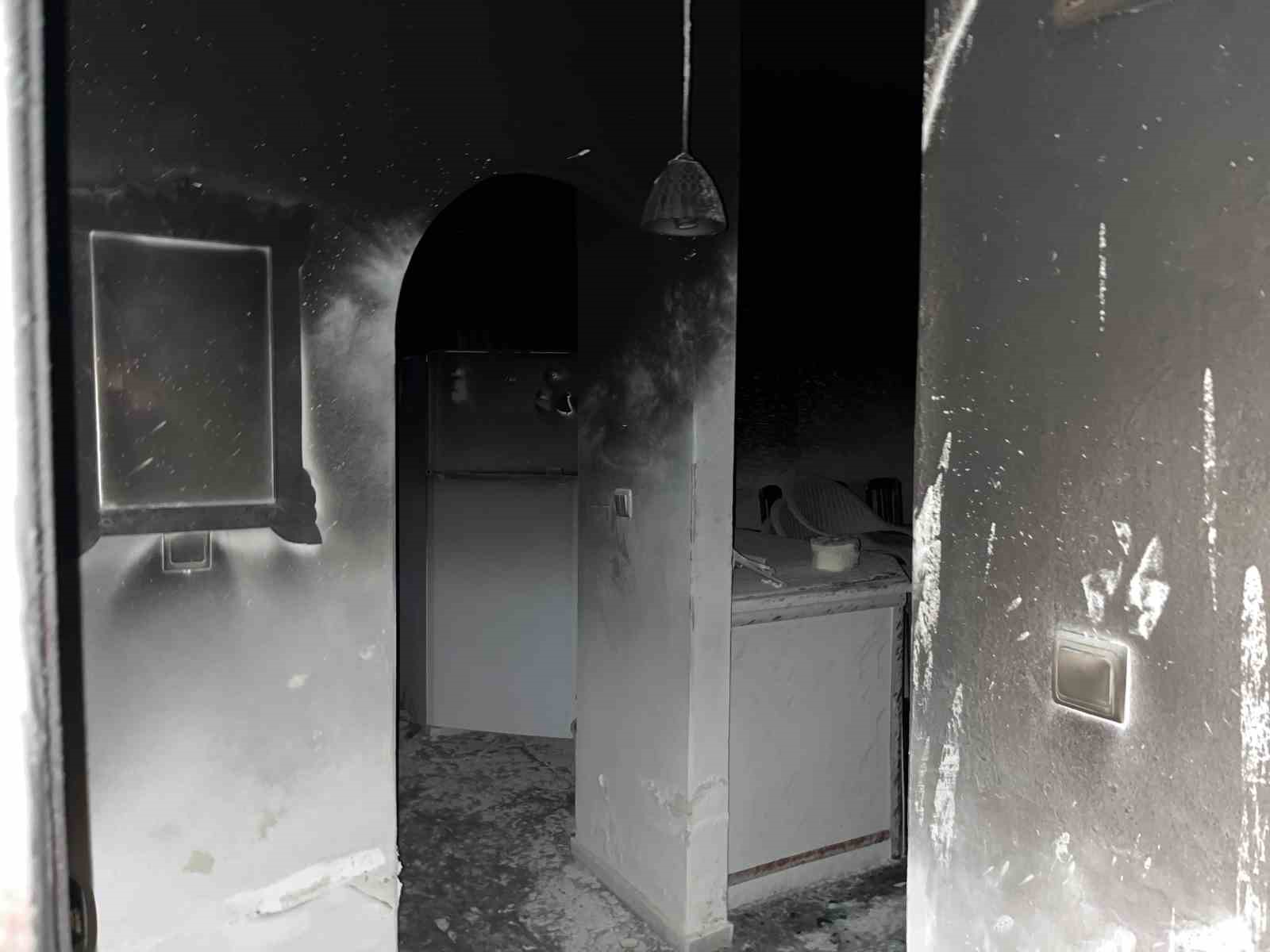 Alanya&rsquo;da apartmanda &ccedil;ıkan yangın ekiplerce s&ouml;nd&uuml;r&uuml;ld&uuml;
